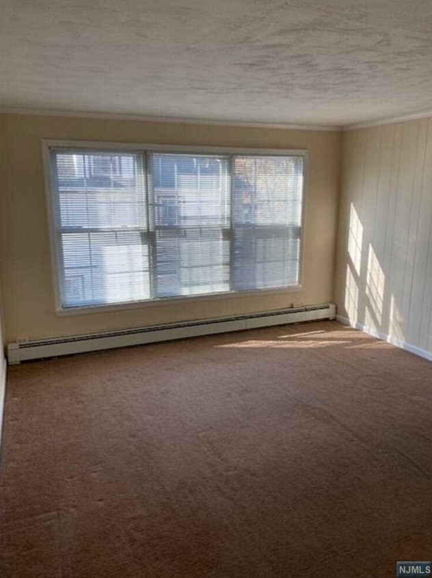 21 Bergen Ave, Bergenfield NJ 07621-2308 exterior