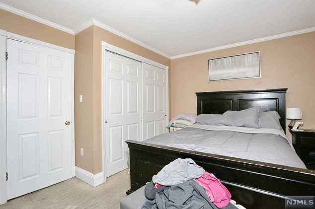 21 Bergen Ave, Bergenfield NJ 07621-2308 exterior