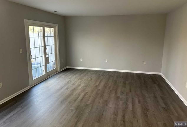 1 Topeka Ct, Tinton Falls NJ  07712-7507 exterior