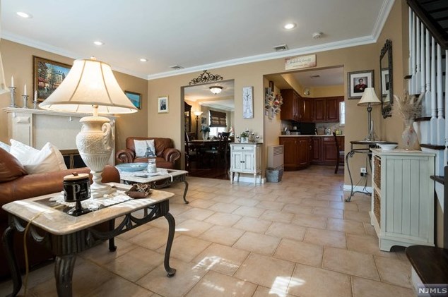 111 Elmwood Dr, Elmwood Park NJ  07407-1746 exterior