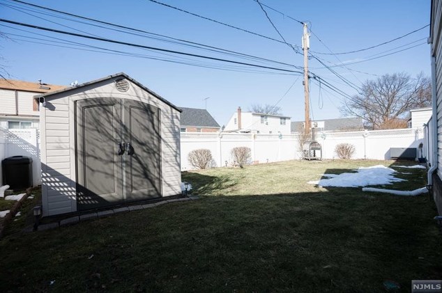 111 Elmwood Dr, Elmwood Park NJ  07407-1746 exterior