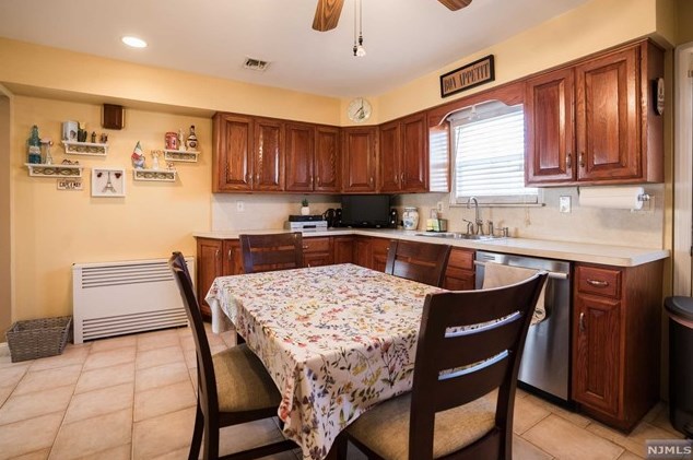 111 Elmwood Dr, Elmwood Park NJ  07407-1746 exterior