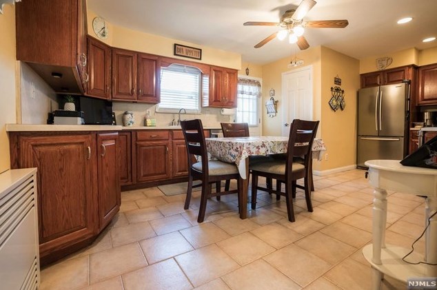 111 Elmwood Dr, Elmwood Park NJ  07407-1746 exterior