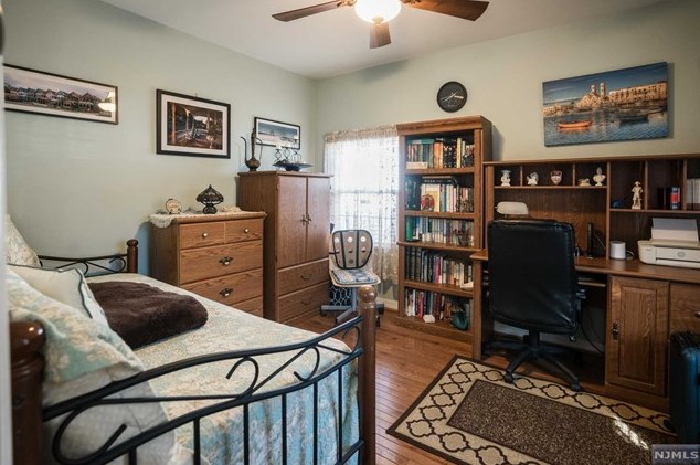 111 Elmwood Dr, Elmwood Park NJ  07407-1746 exterior