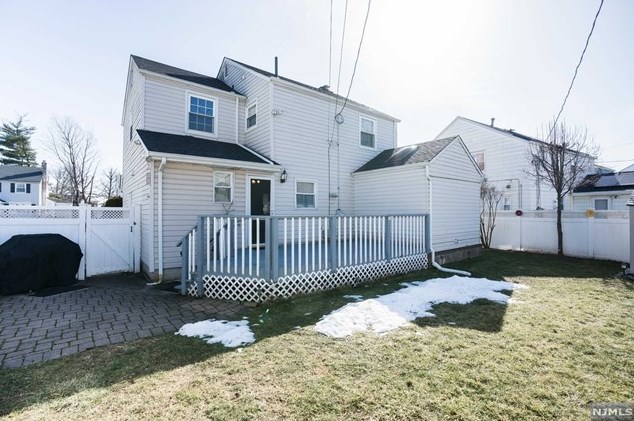 111 Elmwood Dr, Elmwood Park NJ  07407-1746 exterior