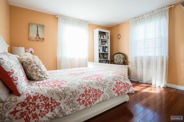 111 Elmwood Dr, Elmwood Park NJ  07407-1746 exterior