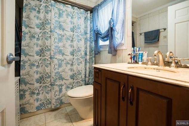 111 Elmwood Dr, Elmwood Park NJ  07407-1746 exterior