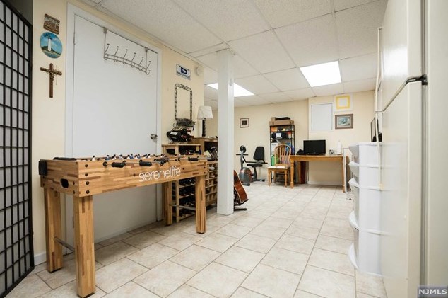 111 Elmwood Dr, Elmwood Park NJ  07407-1746 exterior