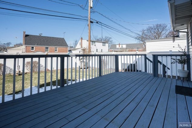 111 Elmwood Dr, Elmwood Park NJ  07407-1746 exterior