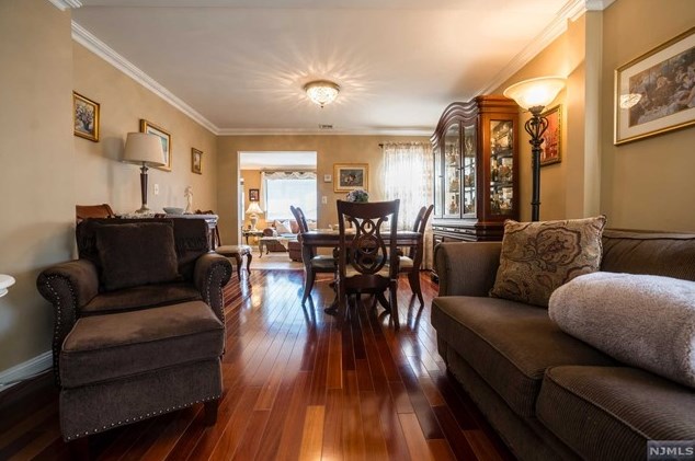 111 Elmwood Dr, Elmwood Park NJ  07407-1746 exterior