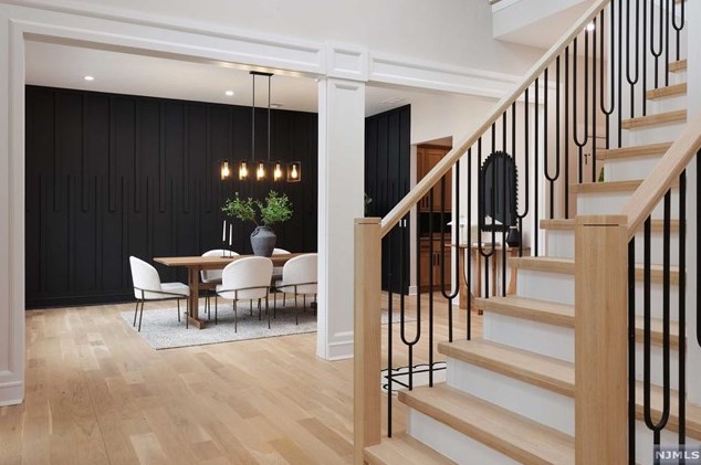 69 Grandview Ave, Upper Saddle River NJ 07458-2127 exterior