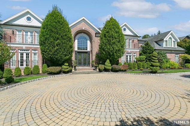 49 Buckingham Rd, Tenafly NJ 07670-3101 exterior