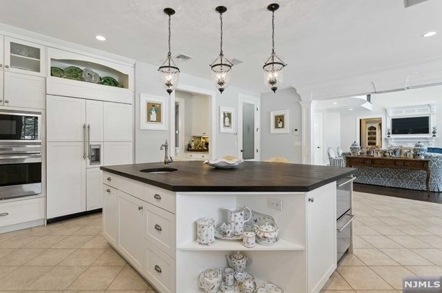 49 Buckingham Rd, Tenafly NJ 07670-3101 exterior