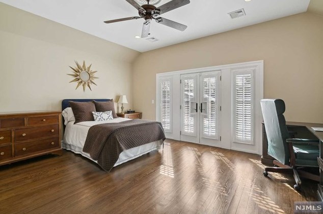 49 Buckingham Rd, Tenafly NJ 07670-3101 exterior