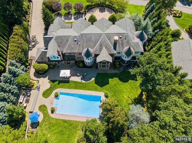 49 Buckingham Rd, Tenafly NJ 07670-3101 exterior