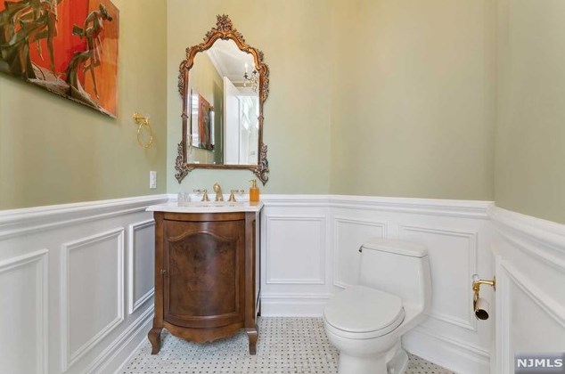 49 Buckingham Rd, Tenafly NJ 07670-3101 exterior