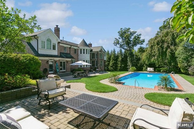 49 Buckingham Rd, Tenafly NJ 07670-3101 exterior