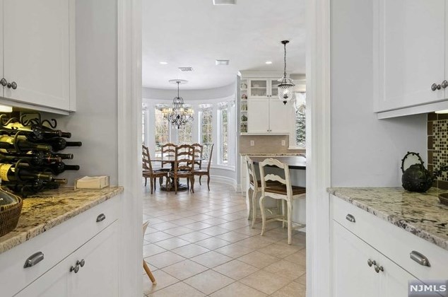 49 Buckingham Rd, Tenafly NJ 07670-3101 exterior