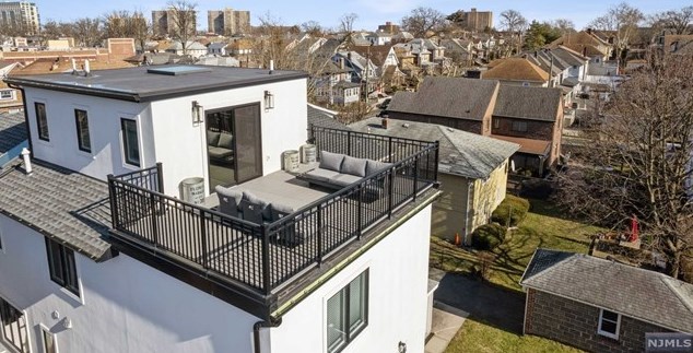 446 Greenmount Ave, Cliffside Park NJ 07010-1633 exterior