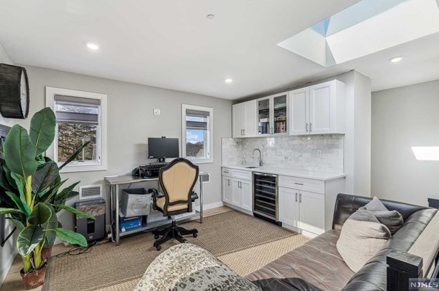 446 Greenmount Ave, Cliffside Park NJ 07010-1633 exterior