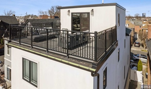 446 Greenmount Ave, Cliffside Park NJ 07010-1633 exterior