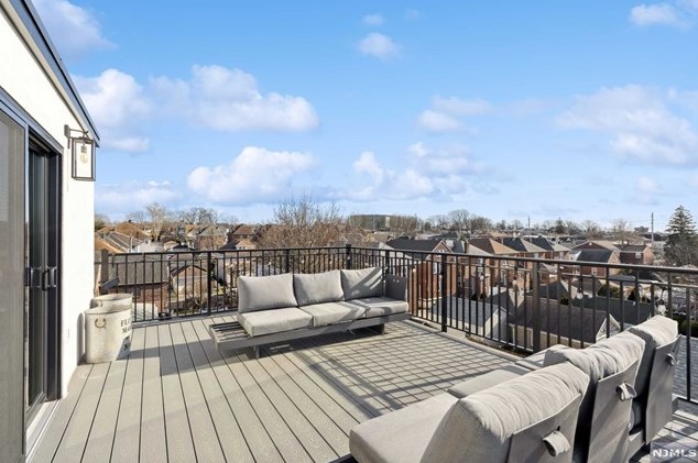 446 Greenmount Ave, Cliffside Park NJ 07010-1633 exterior