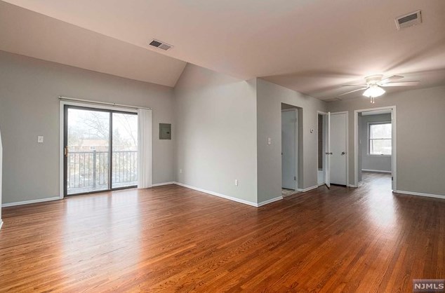 31 Ginger Ct, Tinton Falls NJ  07724-1869 exterior