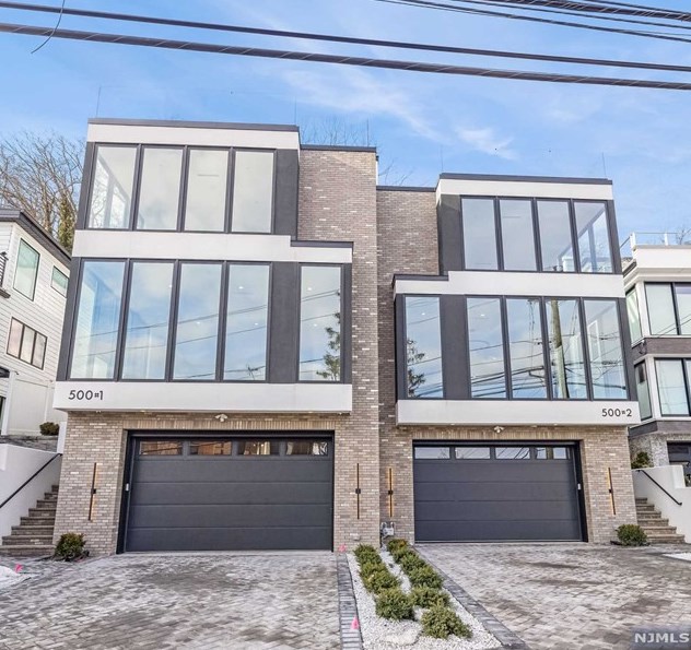 500 Undercliff Ave, Edgewater NJ  07020-1593 exterior
