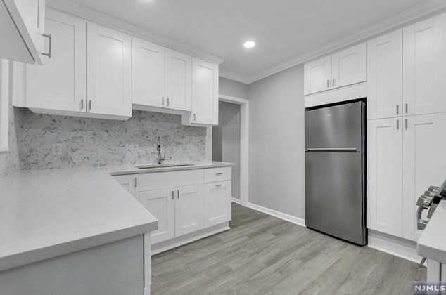 223 Stuyvesant Ave, Lyndhurst NJ  07071-1705 exterior