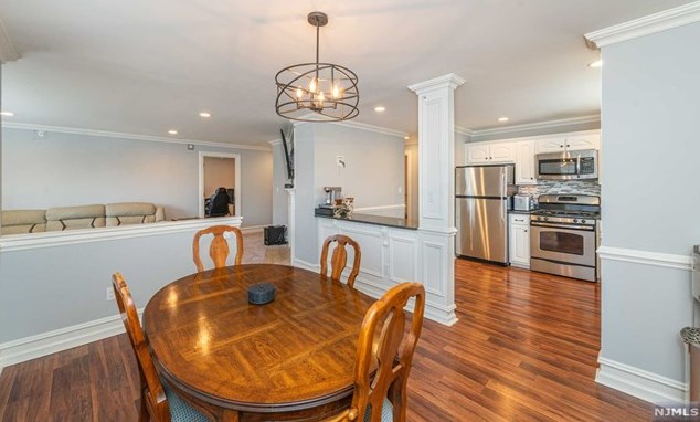 1009 Thoreau Ct, Mahwah NJ  07430-2393 exterior