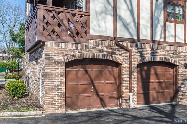 1009 Thoreau Ct, Mahwah NJ  07430-2393 exterior