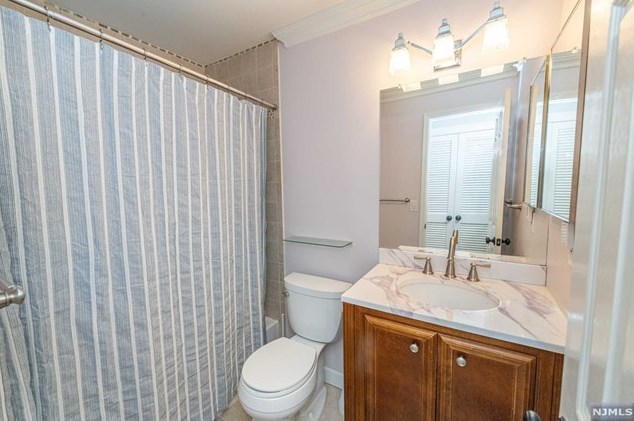 1009 Thoreau Ct, Mahwah NJ  07430-2393 exterior