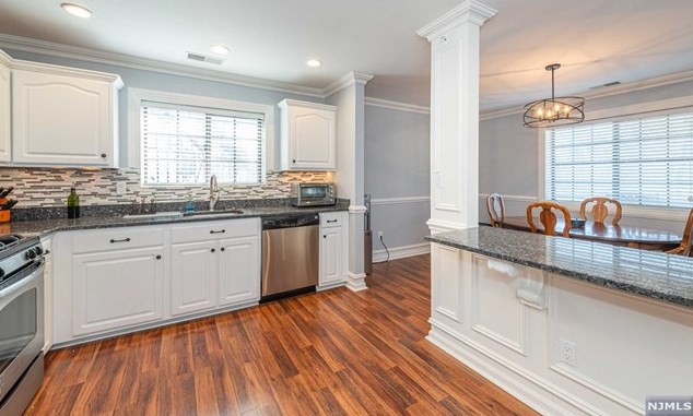 1009 Thoreau Ct, Mahwah NJ  07430-2393 exterior