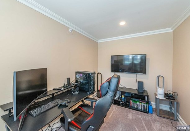 1009 Thoreau Ct, Mahwah NJ  07430-2393 exterior