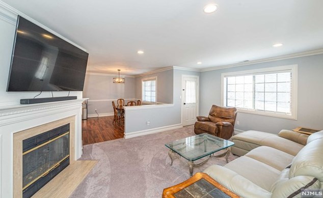 1009 Thoreau Ct, Mahwah NJ  07430-2393 exterior