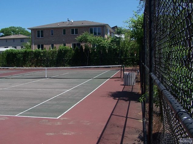 2195 Central Rd, West Fort Lee NJ 07024-7500 exterior