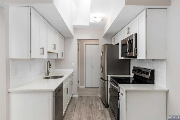 1471 John St, West Fort Lee NJ  07024-2564 exterior