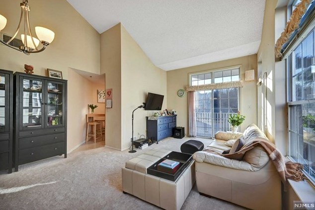 1405 York St, Mahwah NJ  07430-3266 exterior