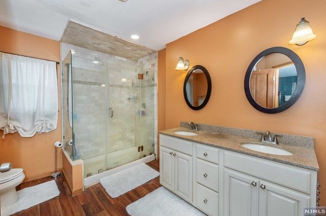 15 John St, West Milford Lakes NJ  07480-2138 exterior