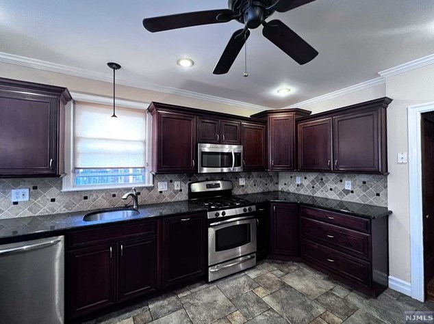 520 Westview Ave, Cliffside Park NJ  07010-1642 exterior