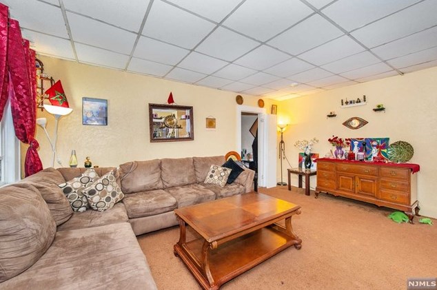 32 Montclair Ave, Clifton NJ 07011-2822 exterior