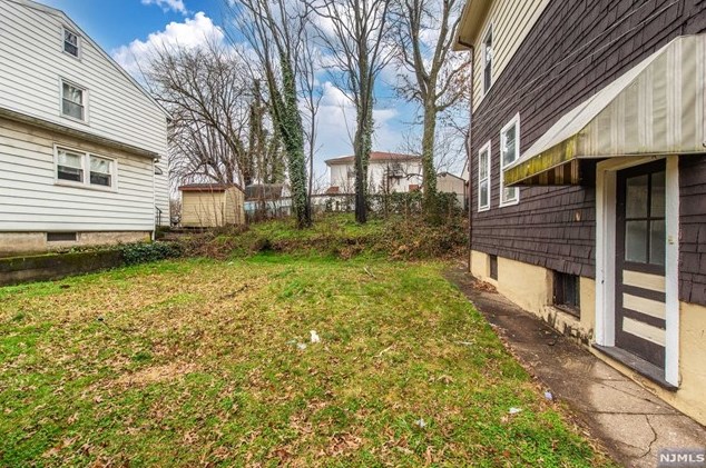 32 Montclair Ave, Clifton NJ 07011-2822 exterior