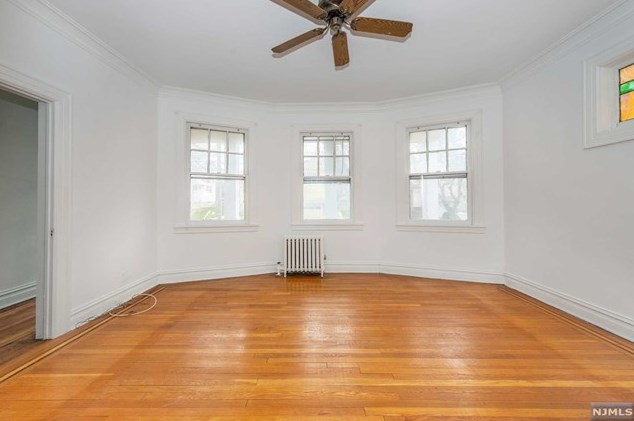 32 Montclair Ave, Clifton NJ 07011-2822 exterior