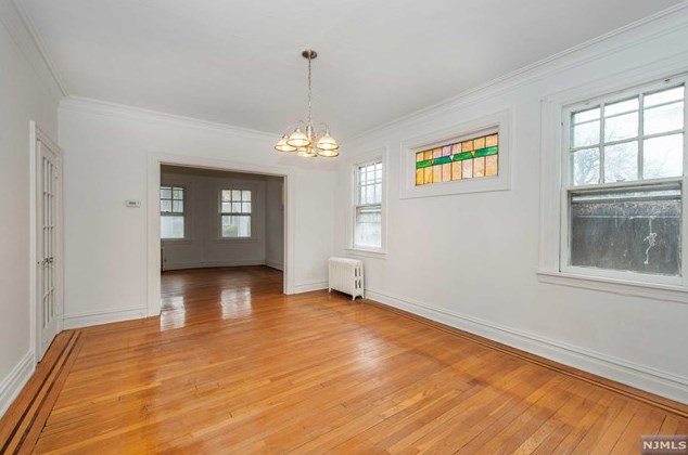 32 Montclair Ave, Clifton NJ 07011-2822 exterior