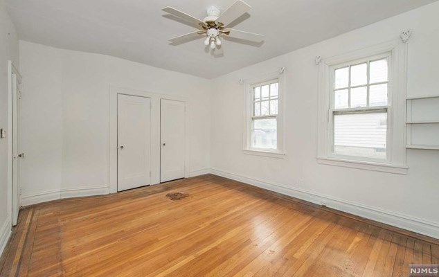 32 Montclair Ave, Clifton NJ 07011-2822 exterior