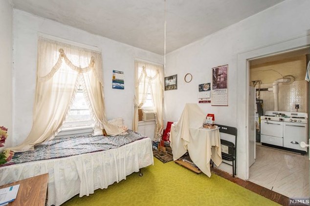 32 Montclair Ave, Clifton NJ 07011-2822 exterior