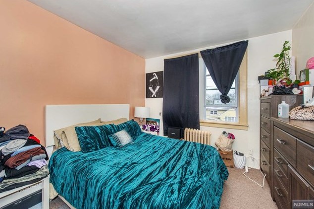 32 Montclair Ave, Clifton NJ 07011-2822 exterior