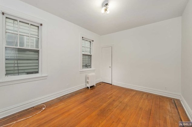 32 Montclair Ave, Clifton NJ 07011-2822 exterior