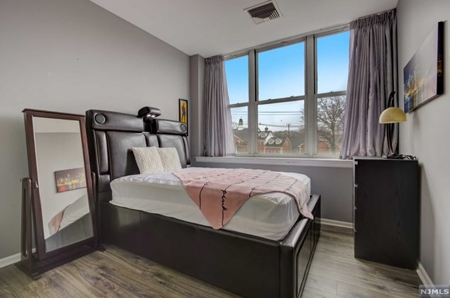 240 Main St, West Paterson NJ  07424-1351 exterior