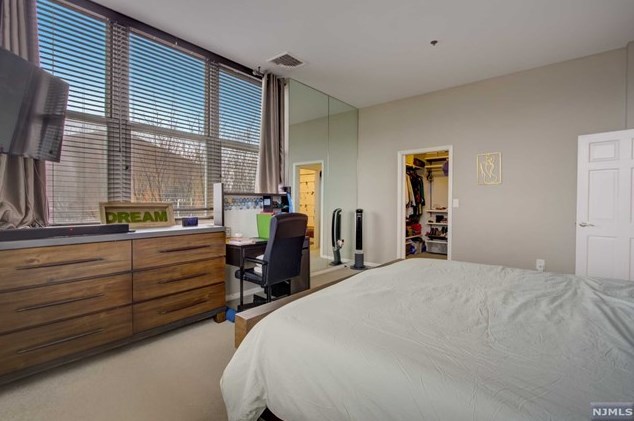 240 Main St, West Paterson NJ  07424-1351 exterior